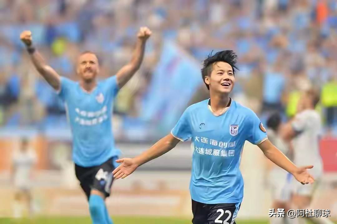 爱游戏体育APP-武汉三镇关键时刻单刀错失，志在荷甲名次提升，悬念犹存，赛程密集仍需轮换(荷甲赛程安排)